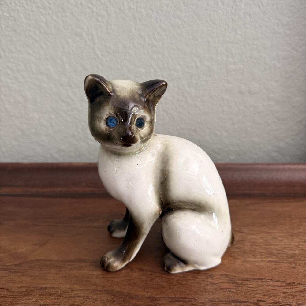 Vintage Siamese Cat Porcelain Figurine Blue Eyes Sitting Approx. 4.5" Tall